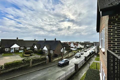 2 bedroom flat for sale - Rotherfield Avenue, Bexhill-On-Sea