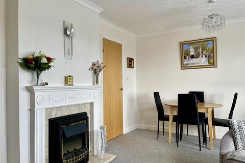2 bedroom flat for sale - Rotherfield Avenue, Bexhill-On-Sea