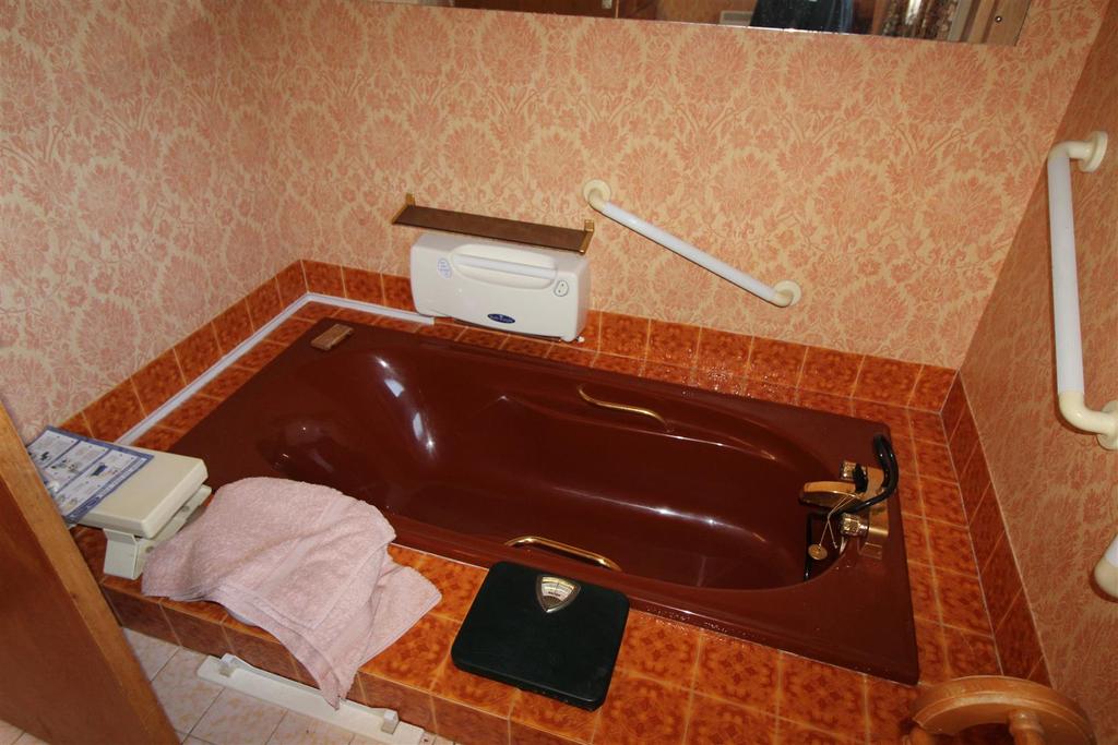 En suit bathroom