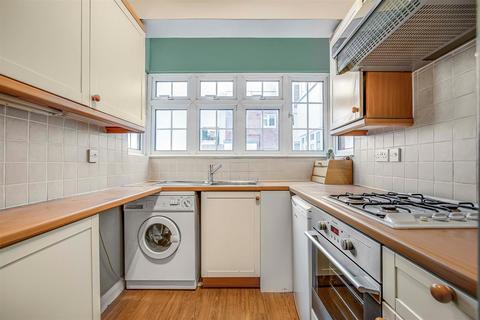 Studio to rent, Flat 30, Seaforth Lodge, London