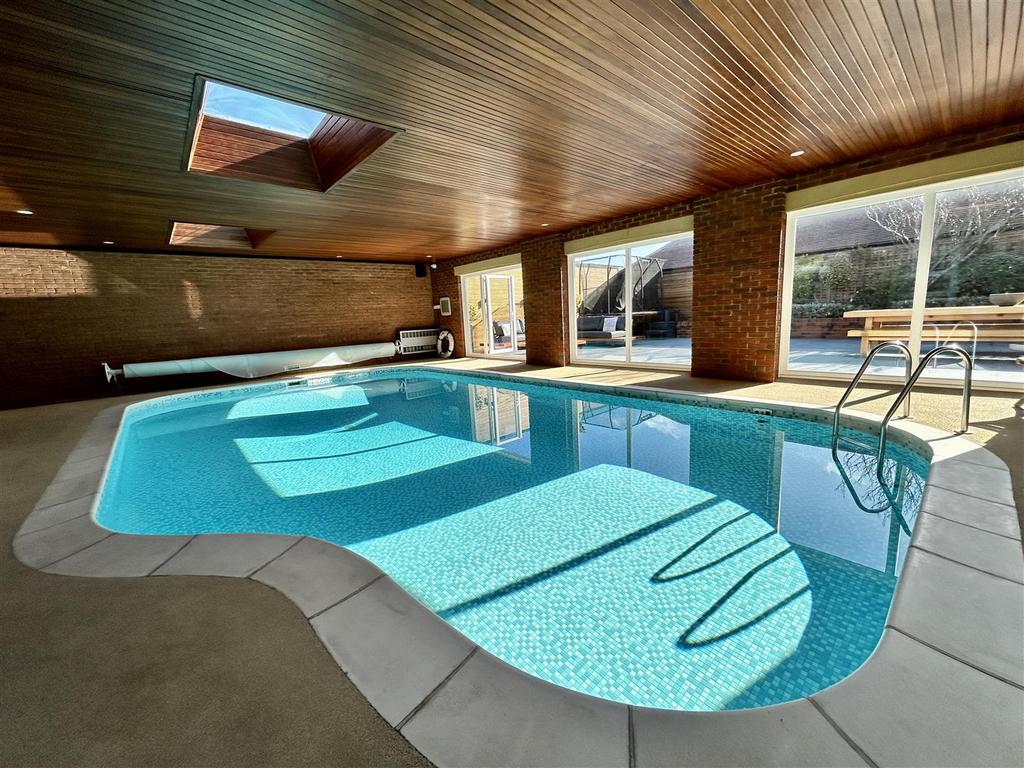 Swimming pool complex
