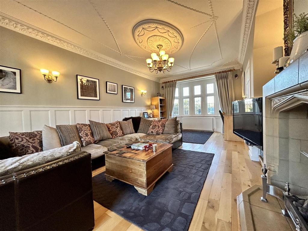 Principal lounge