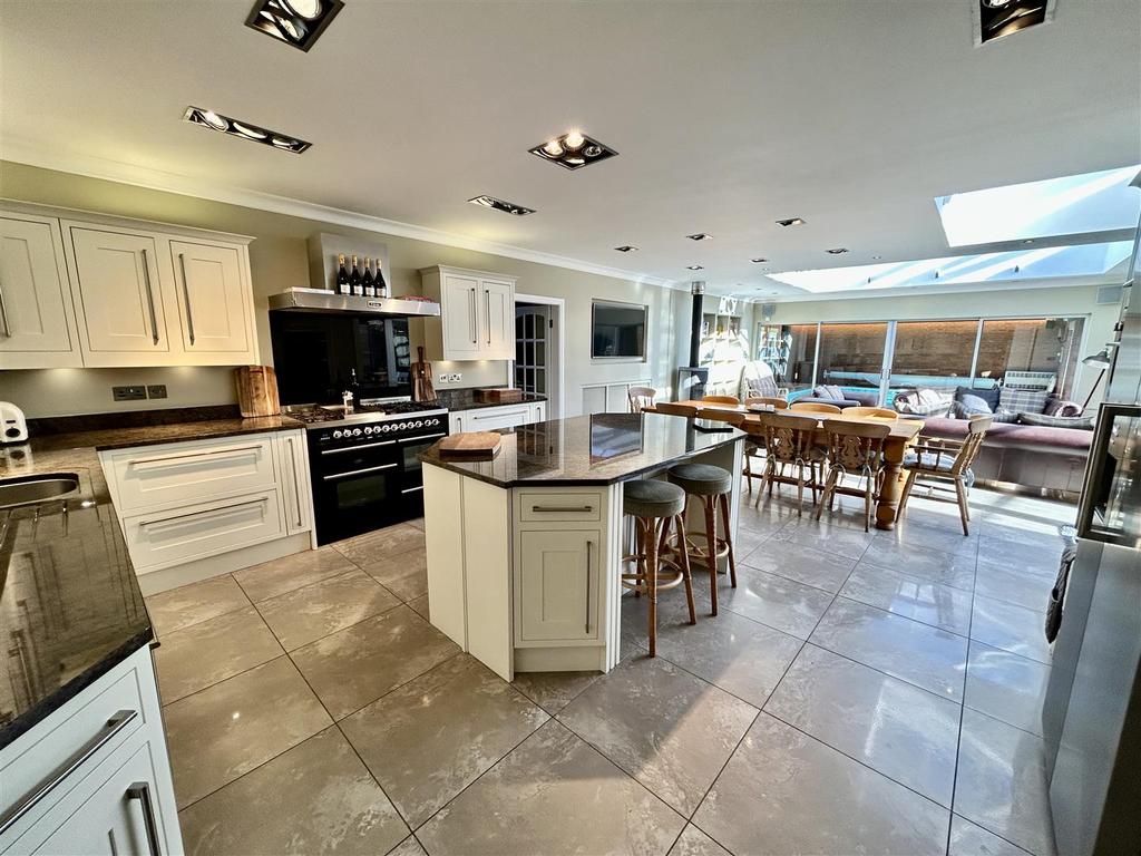Open plan living/dining kitchen