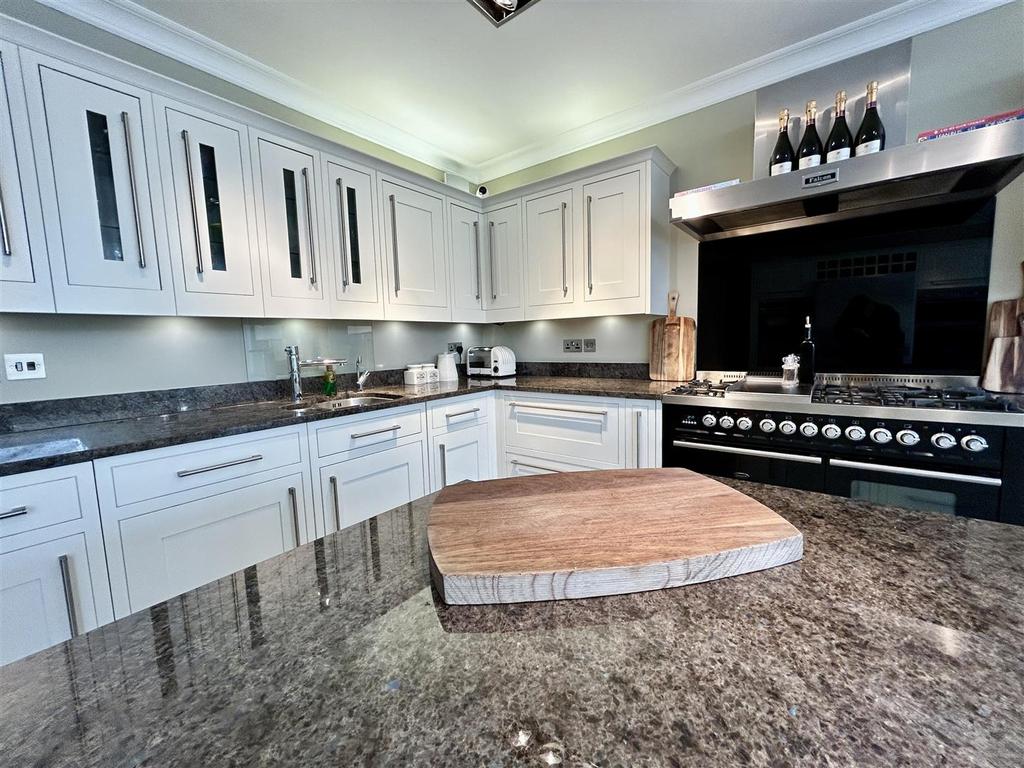 Open plan living/dining kitchen