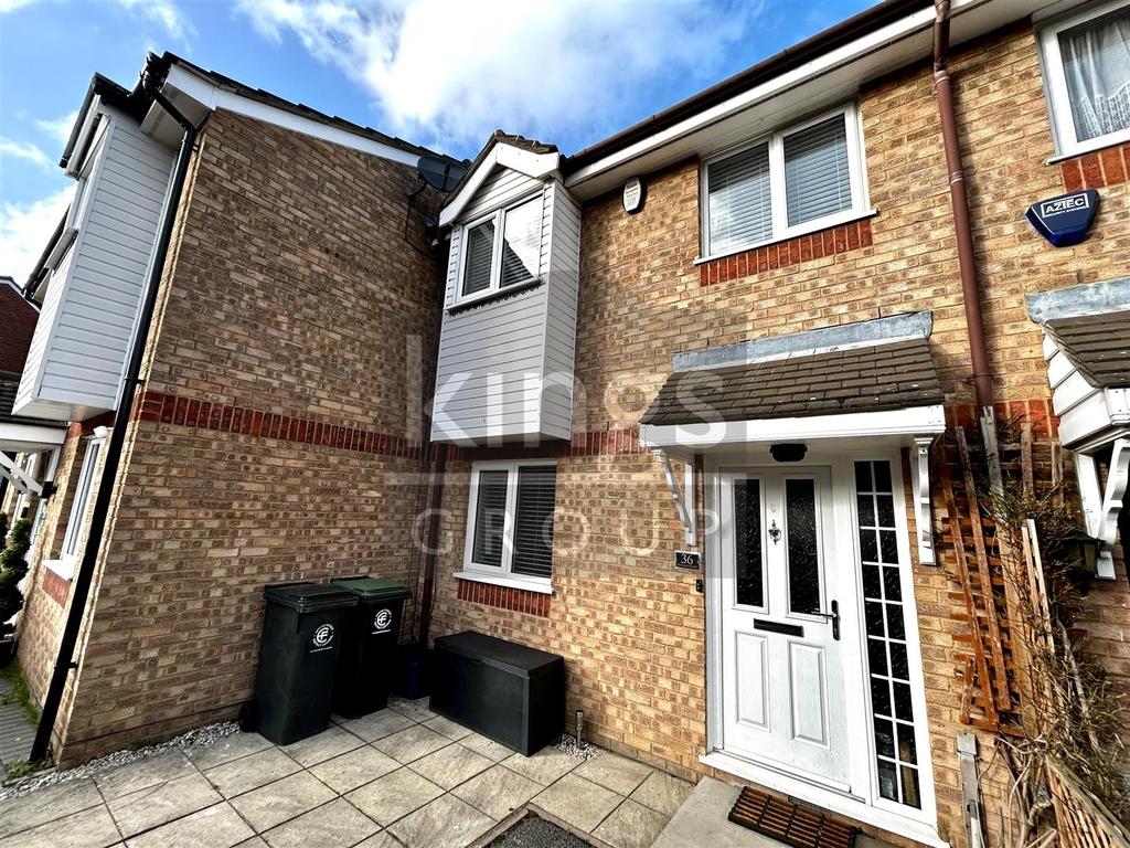 Howard Close, Waltham Abbey 3 bed terraced house £400,000