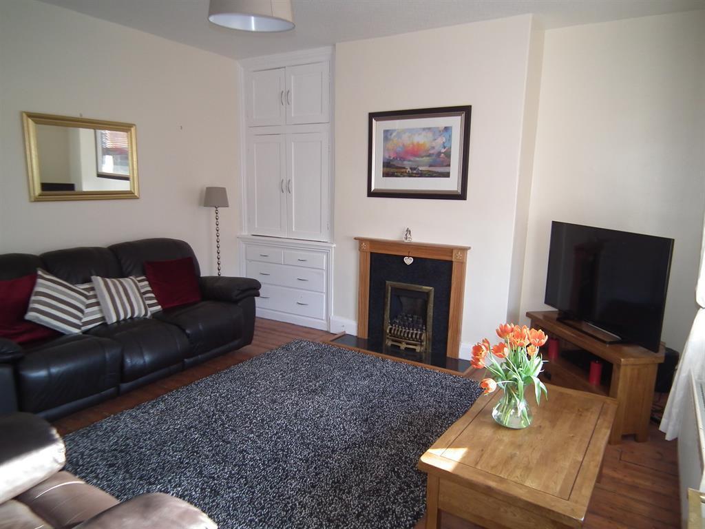 East View, Yeadon, Leeds 2 bed terraced house £750 pcm (£173 pw)