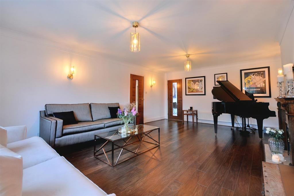 Lounge/Sitting Room