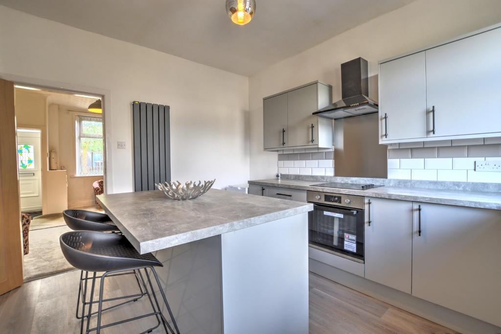 Edgar Street, Huncoat 2 bed terraced house £650 pcm (£150 pw)