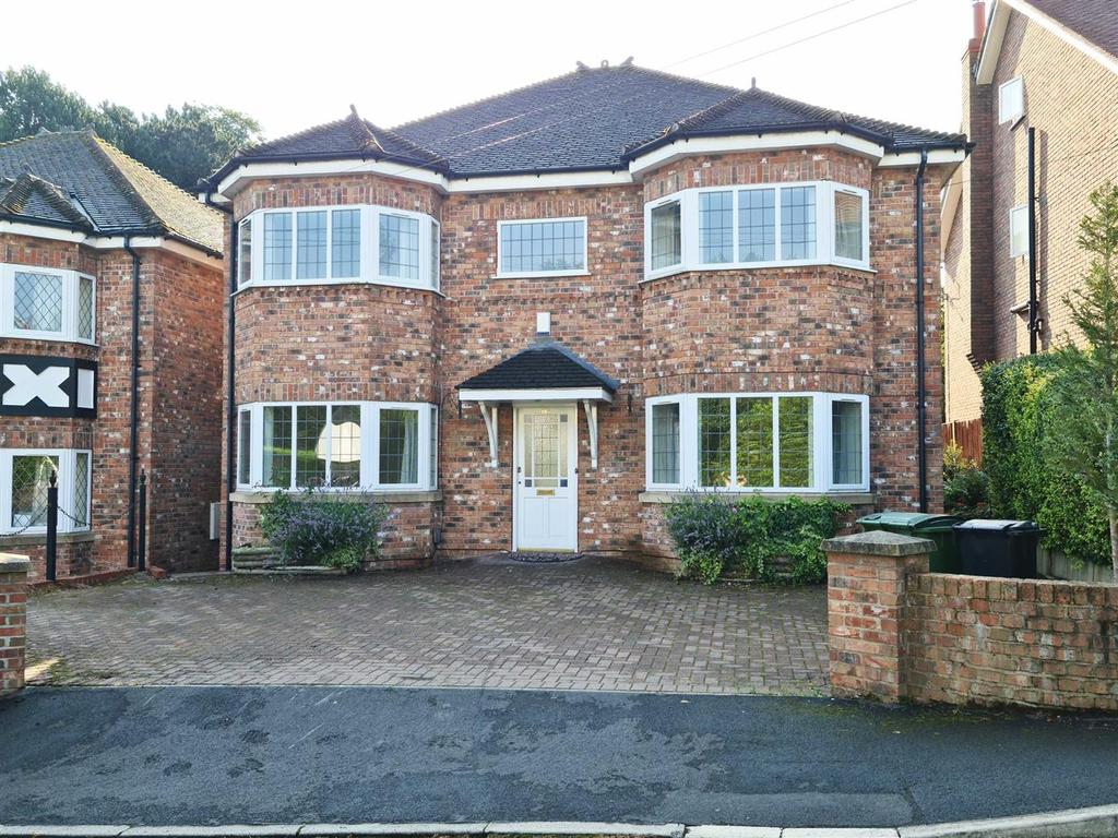 Hillbrook Road, BRAMHALL 4 bed detached house £2,695 pcm (£622 pw)