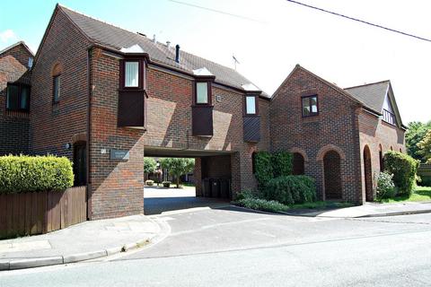 2 bedroom terraced house to rent, Jolliffe Court, Hylton Road, Petersfield