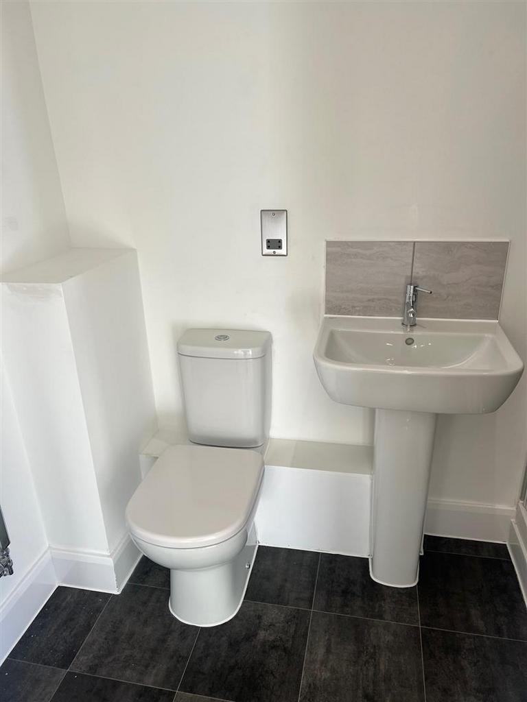 Rolleston en-suite.jpg