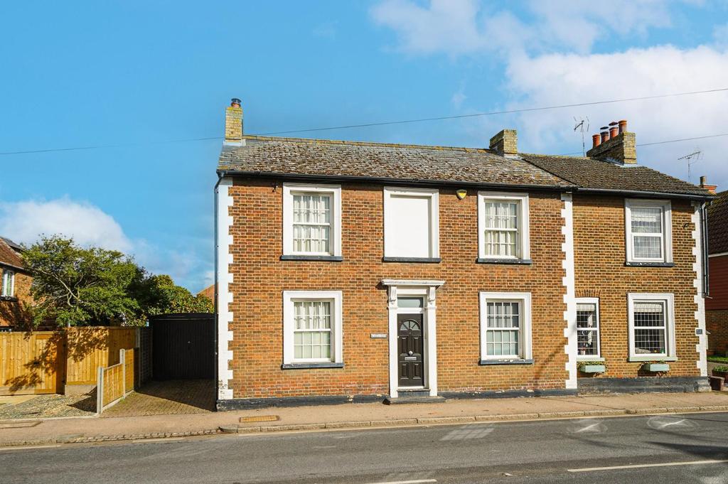 Watling Street, Hockliffe, Leighton Buzzard 3 bed semidetached house