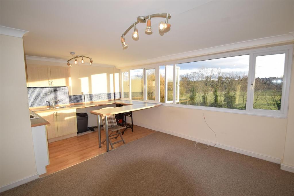 Coton Manor, Berwick Road, Shrewsbury 2 bed flat £85,000