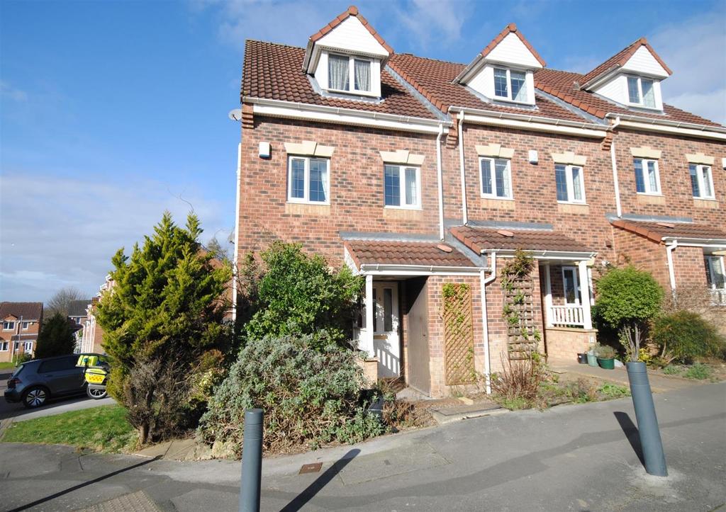 Apple Tree Lane, Kippax, Leeds 3 bed townhouse for sale £190,000