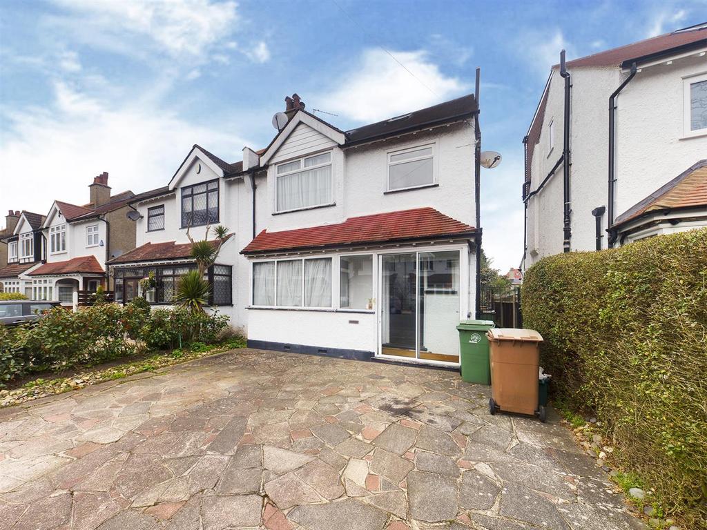 Osmond Gardens, Wallington 5 bed semidetached house £625,000