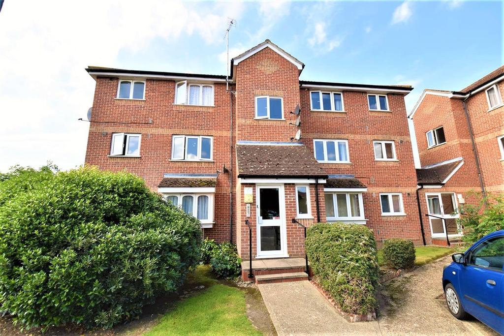 Lesney Gardens, Rochford 1 bed apartment £675 pcm (£156 pw)