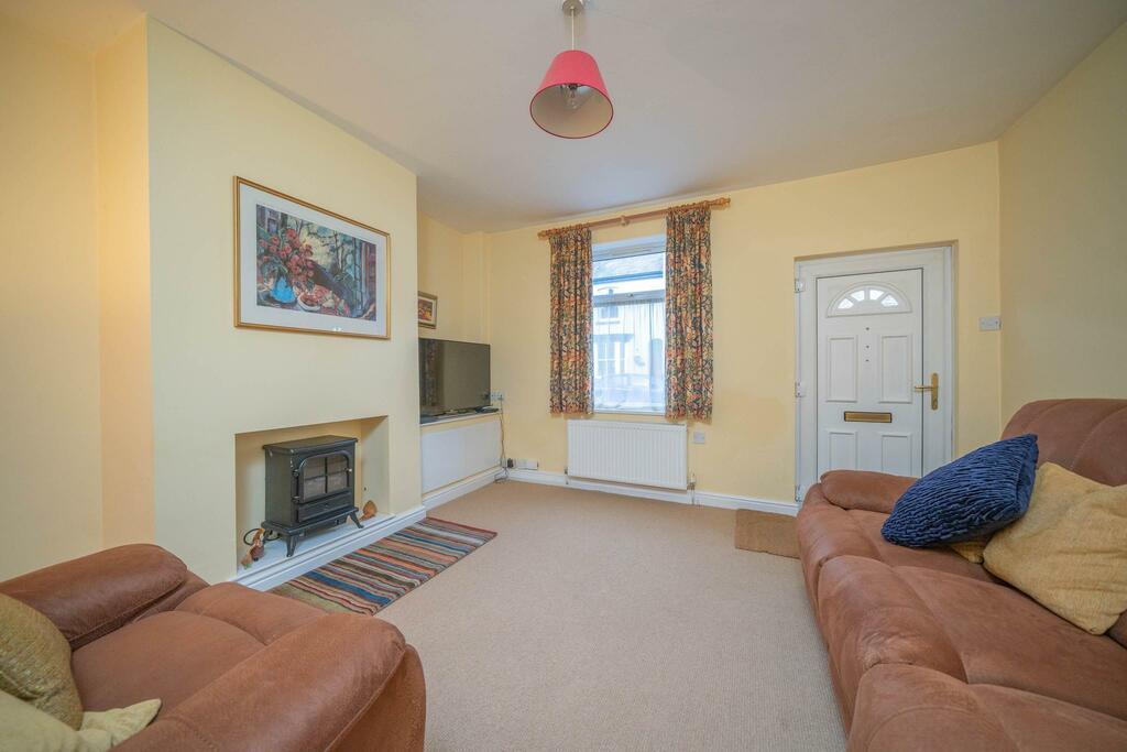 Bond Street, Macclesfield, SK11 6RE 4 bed terraced house £265,000