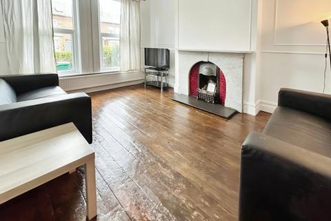 5 bedroom terraced house to rent, Lombard Grove, Fallowfield, M14