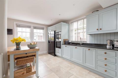 27 Barnshot Road, Edinburgh, EH13 0DJ