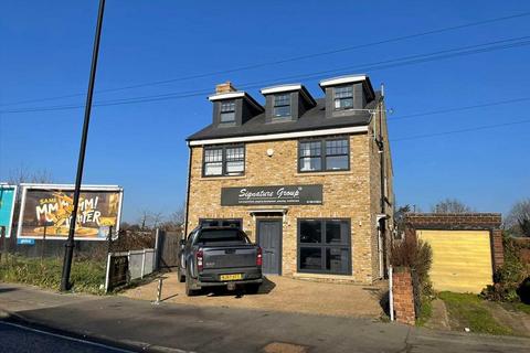 Property to rent, Station Rd,, Romford, Gidea Park,, ROMFORD