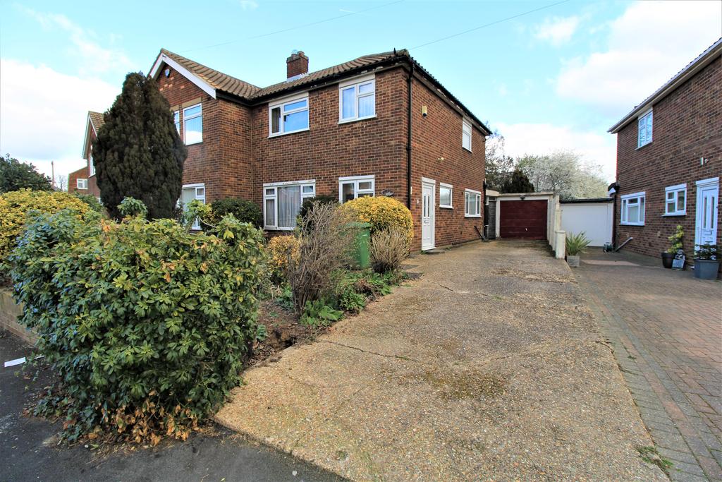 Humber Drive, Upminster RM14 3 bed semidetached house £525,000