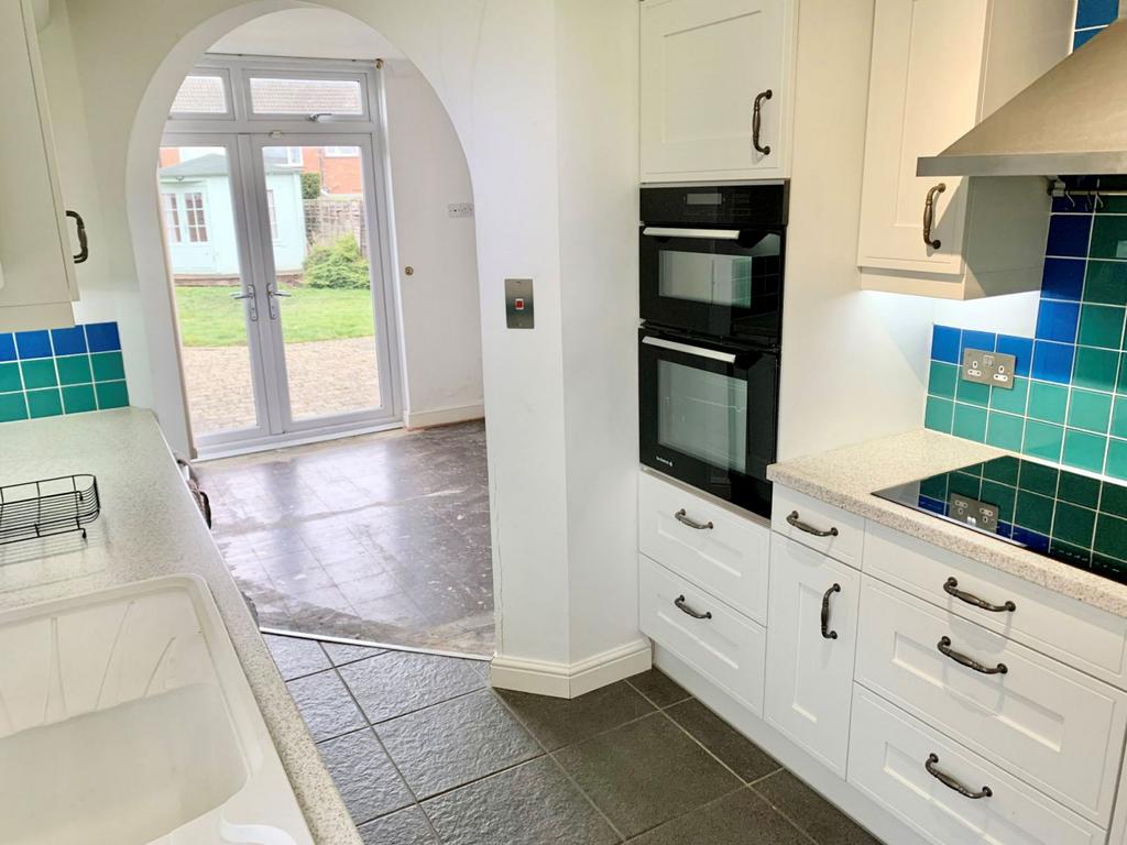 Edgehill Road, Duston, Northampton NN5 6BZ 3 bed semidetached bungalow