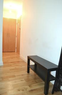 Studio to rent, Cheniston Gardens, London W8