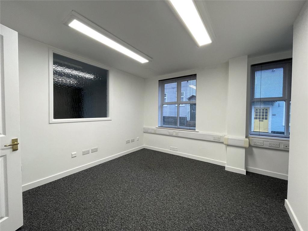 Lower Basingwell Street, Office £792 pcm (£183 pw)