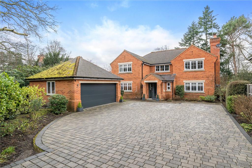 Upper Chobham Road, Camberley, Surrey, GU15 5 bed detached house for