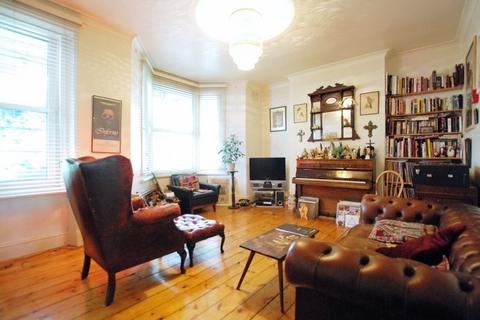 2 bedroom flat to rent, Benthal Road, Stoke Newington