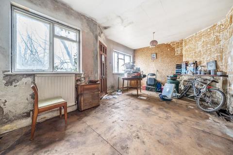 35 Bramley Close, Chertsey, KT16 8HJ