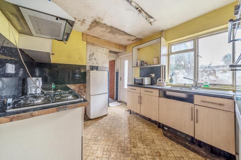 35 Bramley Close, Chertsey, KT16 8HJ