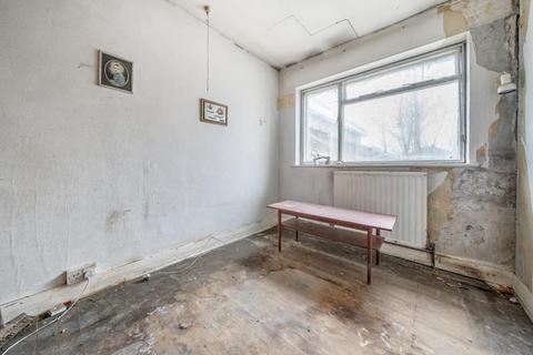 35 Bramley Close, Chertsey, KT16 8HJ