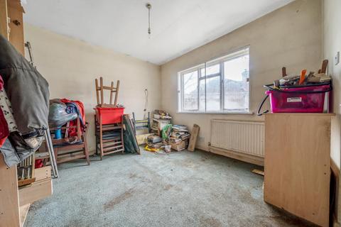 35 Bramley Close, Chertsey, KT16 8HJ