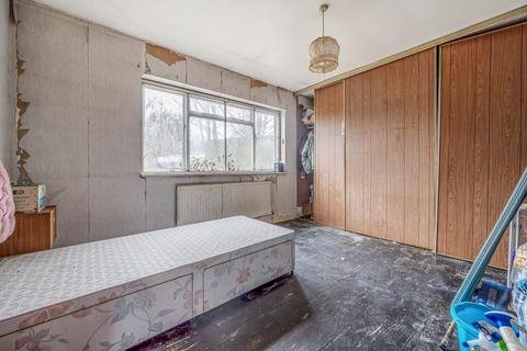 35 Bramley Close, Chertsey, KT16 8HJ