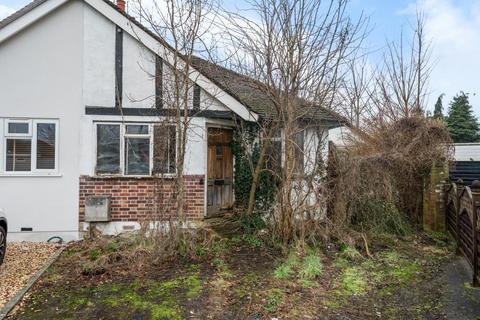 35 Bramley Close, Chertsey, KT16 8HJ