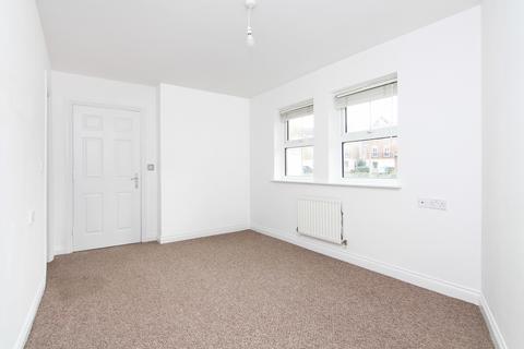 2 bedroom flat for sale - Crispin Way, Hillingdon, Uxbridge, UB8
