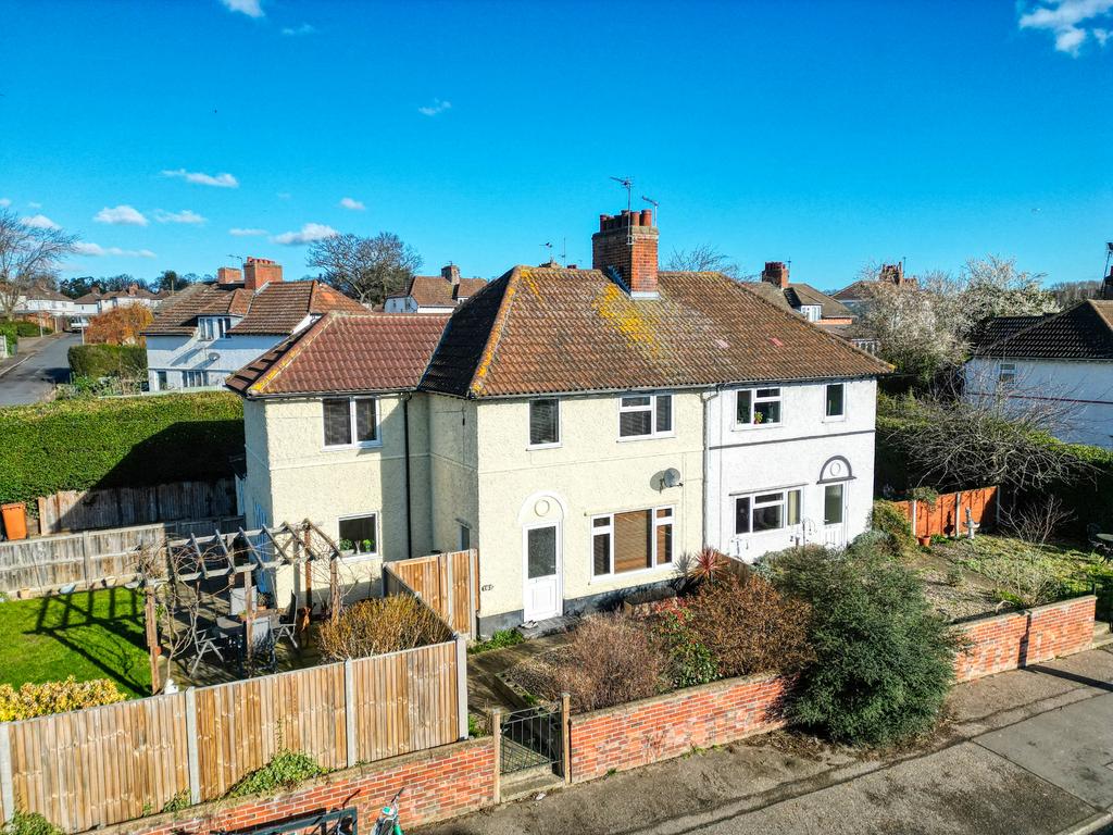 Yarmouth Road, Norwich, NR7 0SG. 3 bed semidetached house £300,000