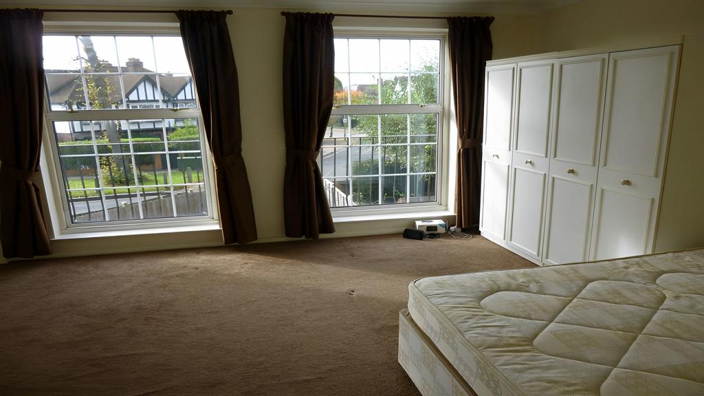 Spacious Rooms   Furnished, Parking &amp; Garden