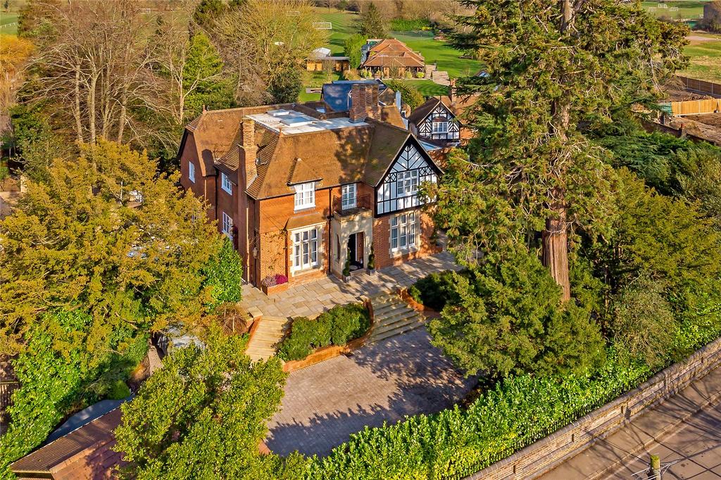 Aldenham Road, Letchmore Heath, Watford, Hertfordshire, WD25 10 bed