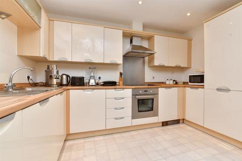 2 bedroom apartment for sale, Highbury Drive, Leatherhead, Surrey