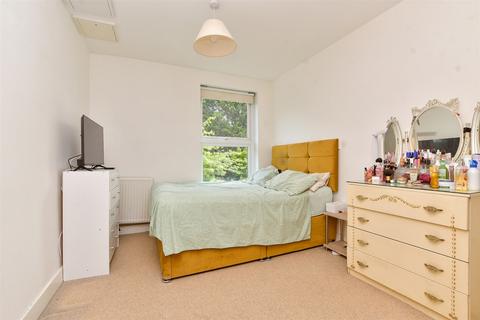 2 bedroom apartment for sale, Highbury Drive, Leatherhead, Surrey