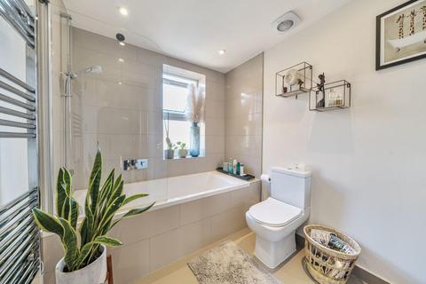 Flat 2, 2a Caithness Road, Mitcham, CR4 2EU