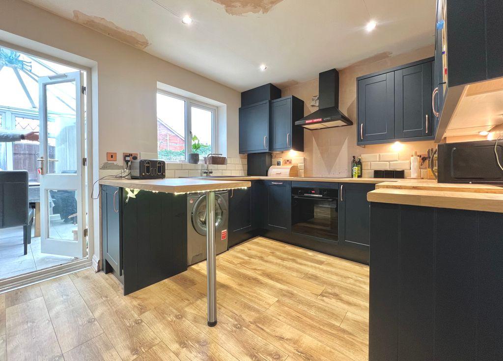 Foxhunter Drive, Aintree, Liverpool L9 0ND 2 bed detached house £200,000