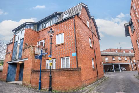 2 bedroom flat for sale, Vicarage Hill, Alton, Hampshire, GU34