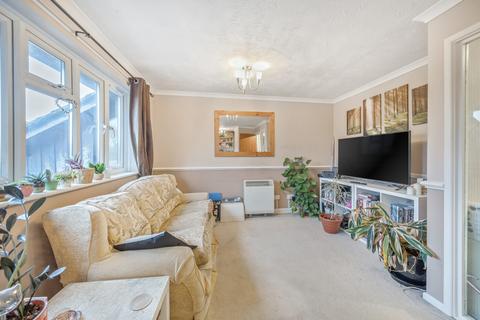 2 bedroom flat for sale, Vicarage Hill, Alton, Hampshire, GU34