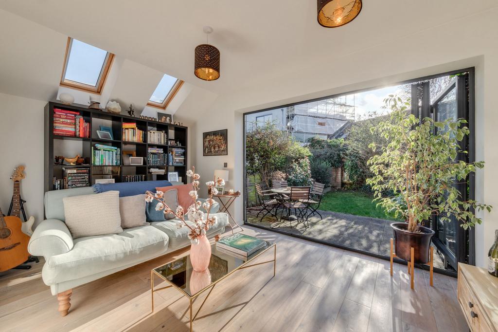 Worlingham Road, London, SE22 2 bed flat £725,000
