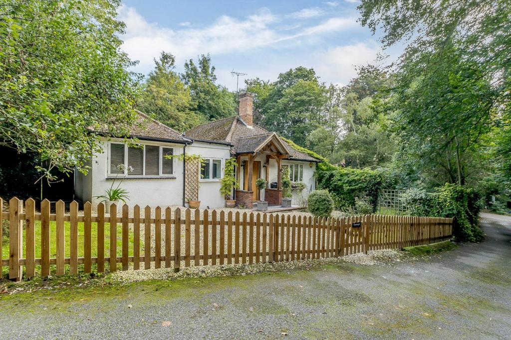 Berry Lane, Chorleywood, WD3 3 bed detached bungalow for sale £1,050,000