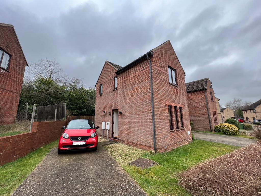 Robertson Close, Shenley Church End, Milton Keynes, MK5 2 bed semi