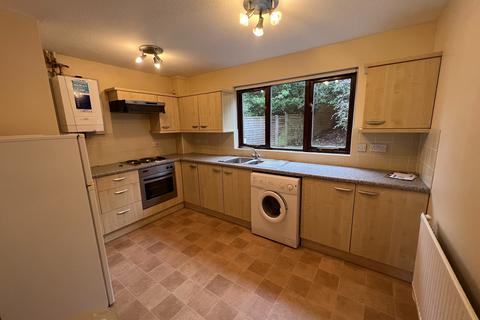 2 bedroom semi-detached house to rent, Robertson Close, Shenley Church End, Milton Keynes, MK5